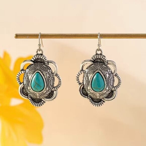 Faux Turquoise and Silver Concho Chain Necklace and Earrings Set (#1122) - Picture 5 of 7